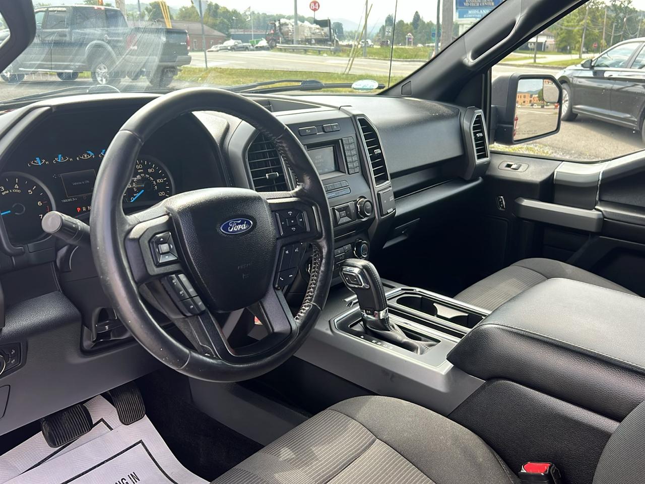 Ford F-150 4WD SuperCrew 150" XLT 2017