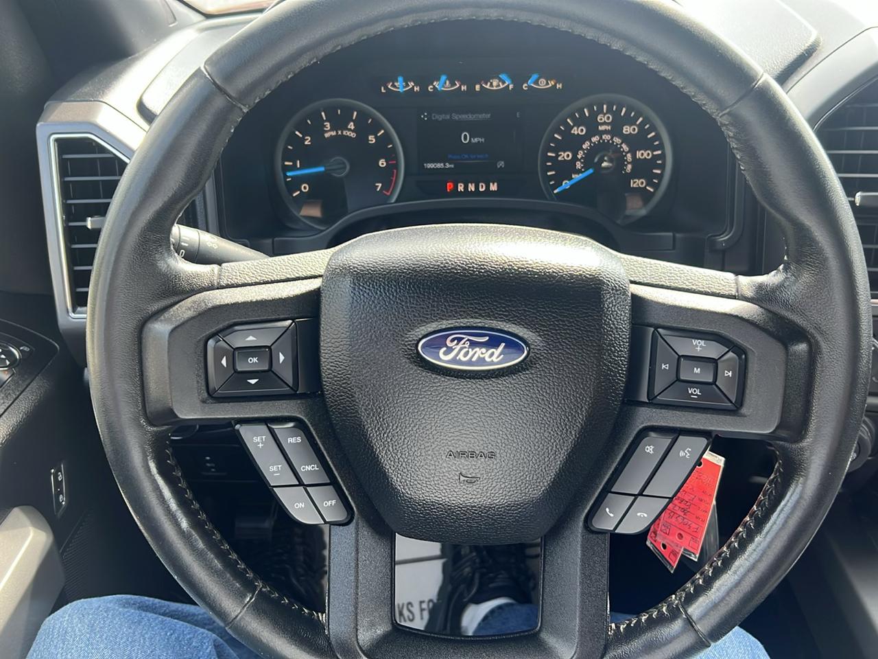Ford F-150 4WD SuperCrew 150" XLT 2017