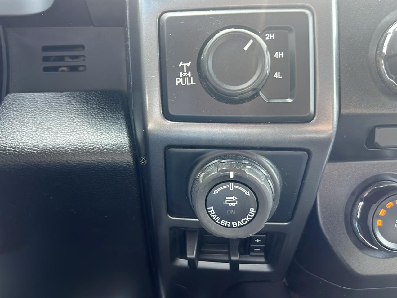 Ford F-150 4WD SuperCrew 150" XLT 2017