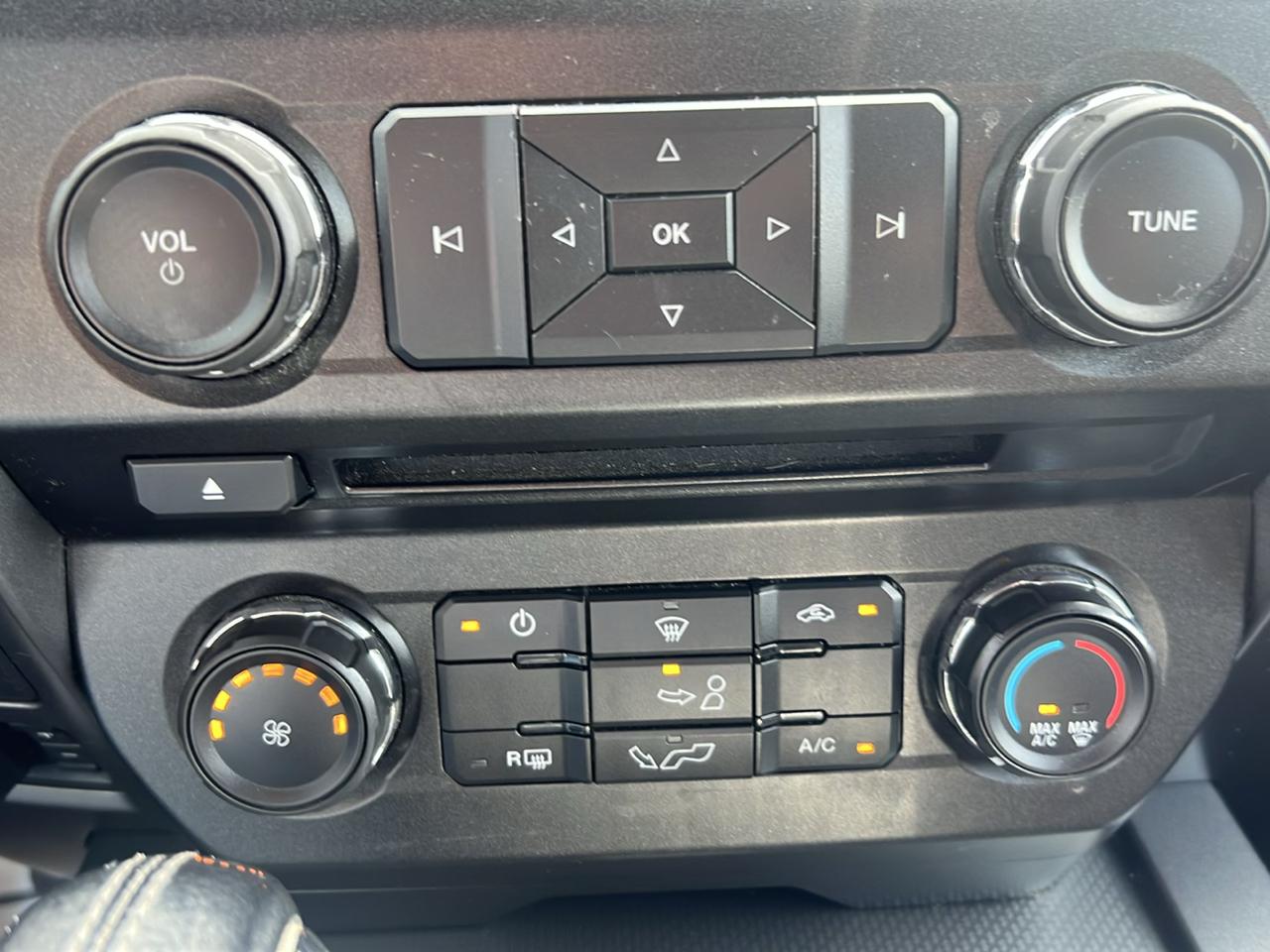 Ford F-150 4WD SuperCrew 150" XLT 2017