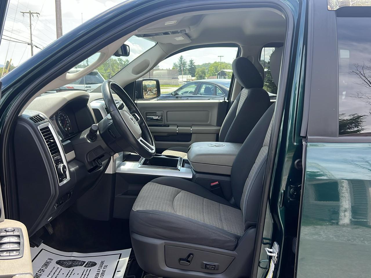 RAM 2500 4WD Crew Cab 149" Outdoorsman 2011