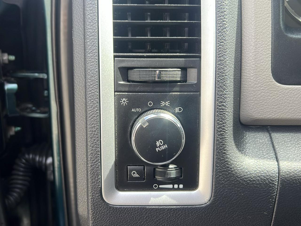 RAM 2500 4WD Crew Cab 149" Outdoorsman 2011