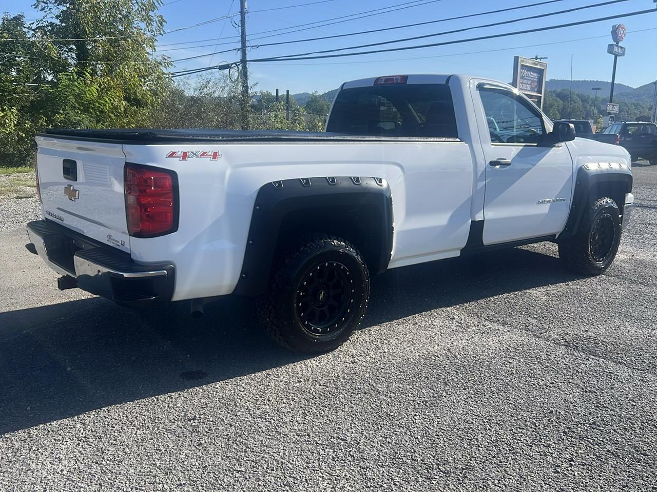 Chevrolet Silverado photo 3