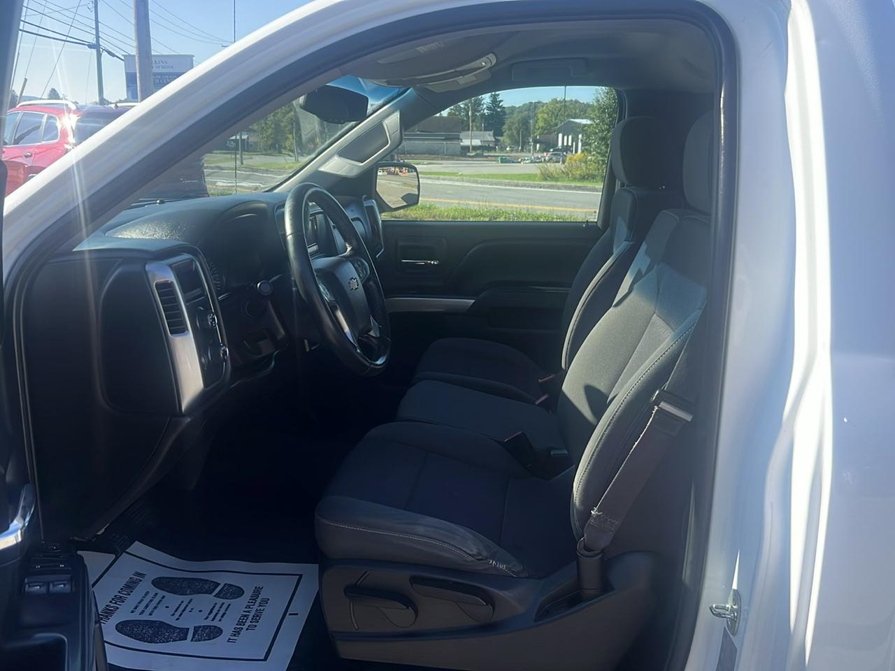 Chevrolet Silverado photo 17