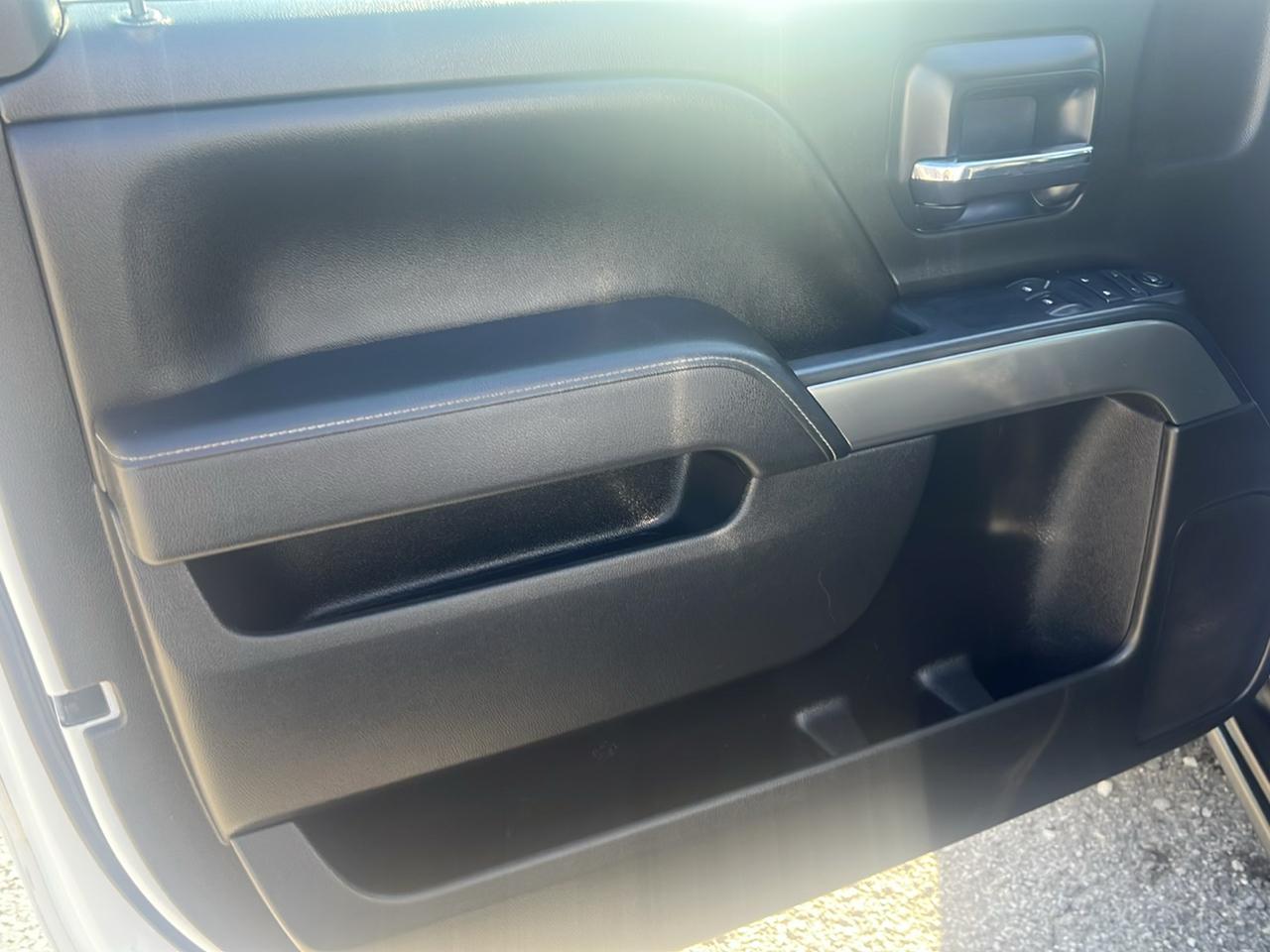 Chevrolet Silverado photo 18