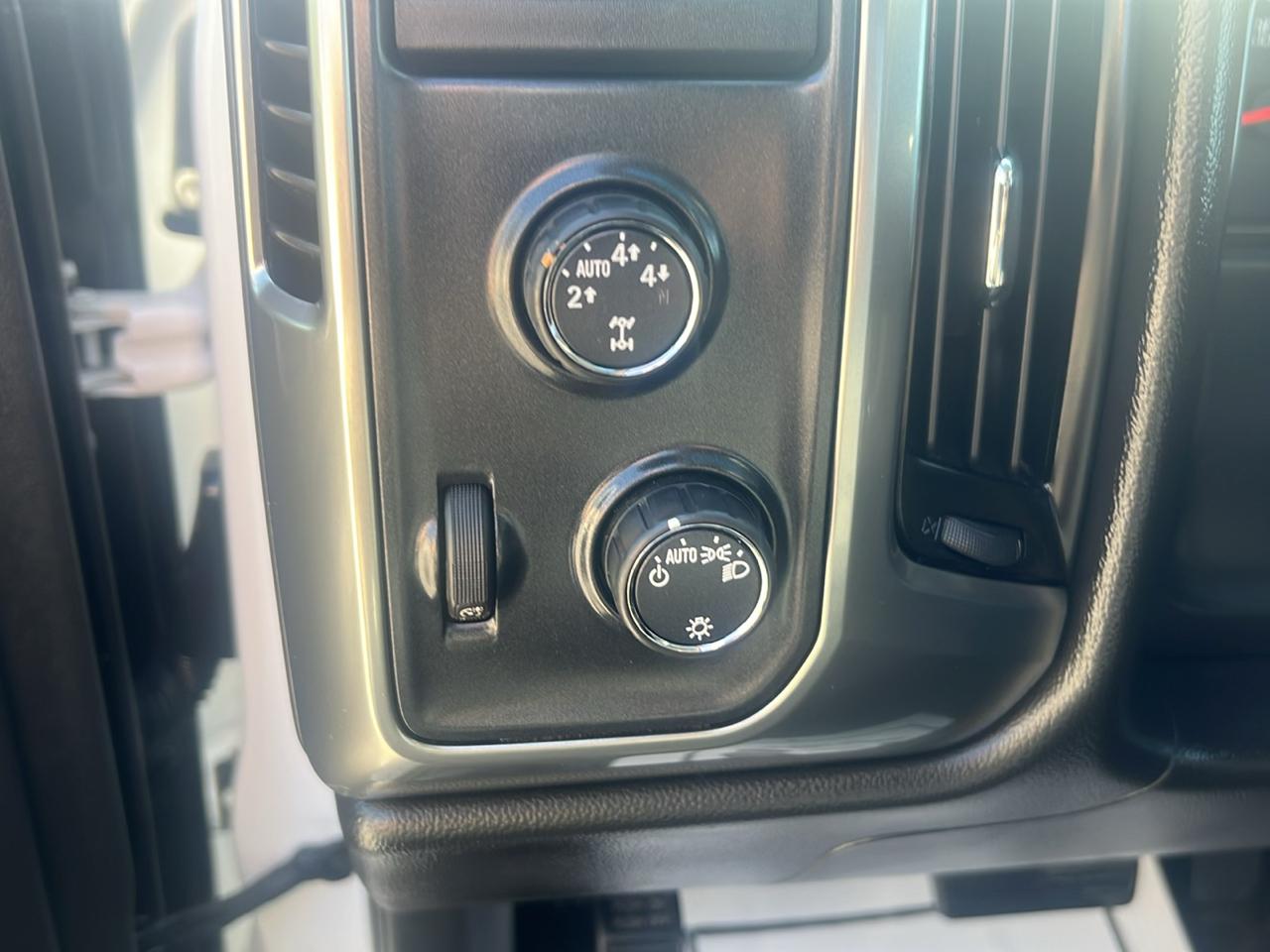 Chevrolet Silverado photo 22