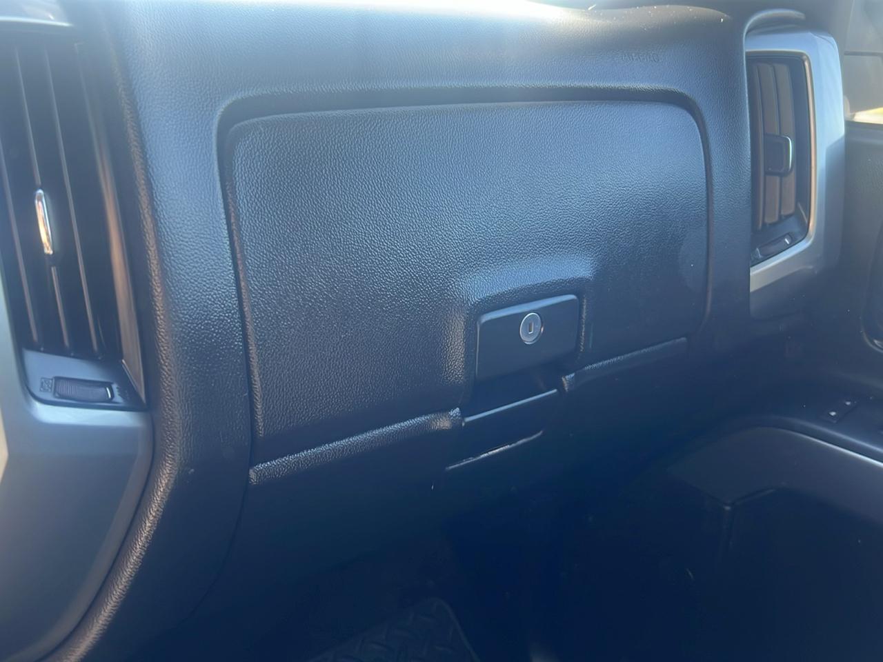 Chevrolet Silverado photo 30