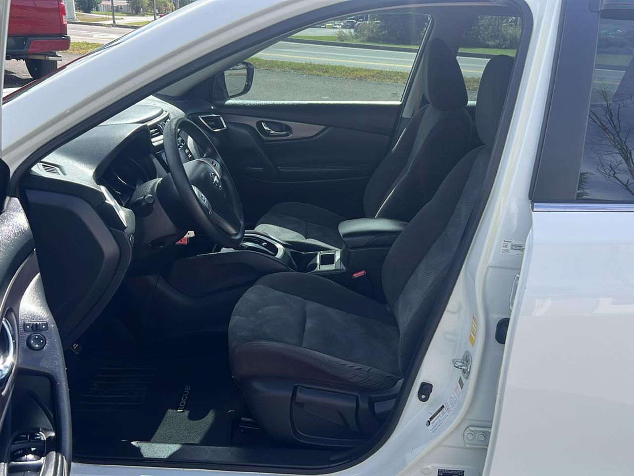 Nissan Rogue AWD 4dr SV 2016
