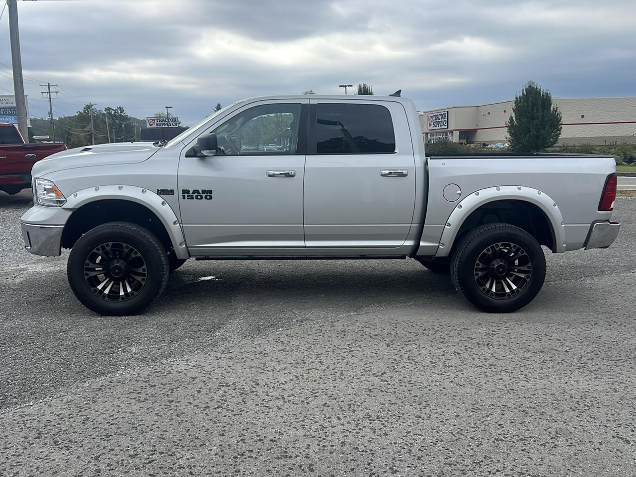 RAM 1500 4WD Crew Cab 140.5" Big Horn 2013