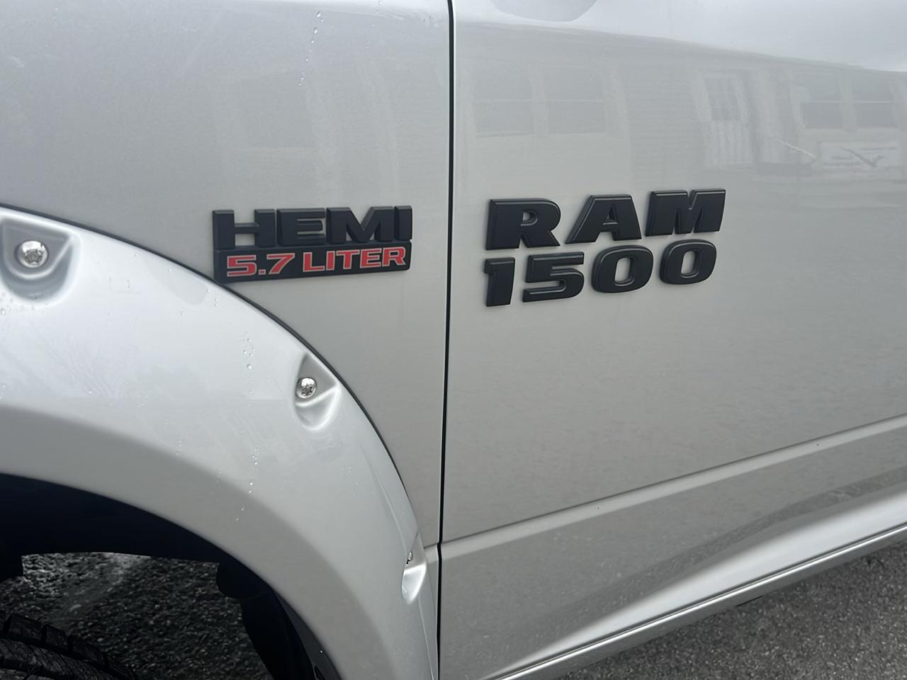 RAM 1500 4WD Crew Cab 140.5" Big Horn 2013