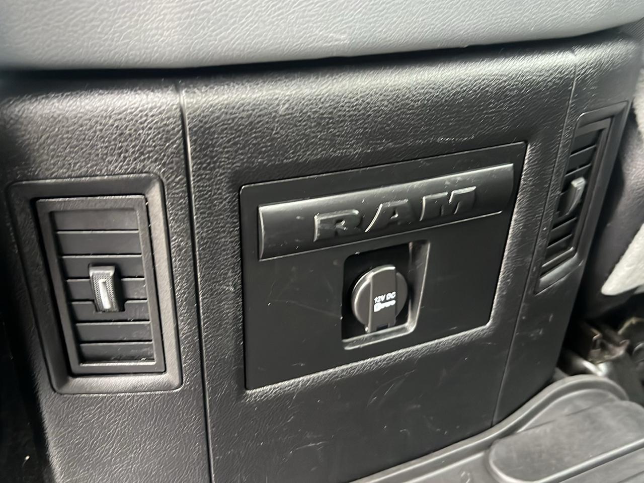 RAM 1500 4WD Crew Cab 140.5" Big Horn 2013