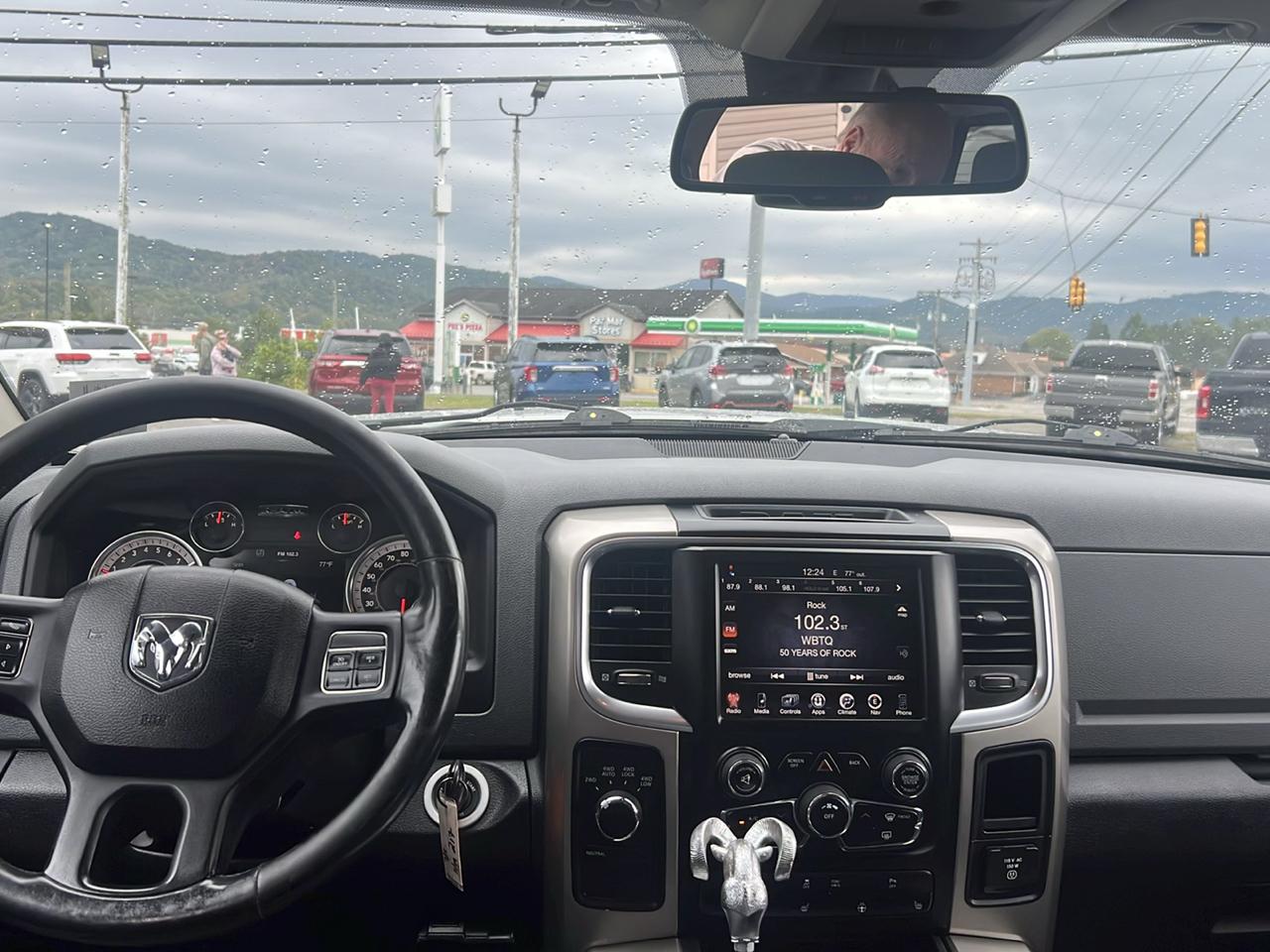 RAM 1500 4WD Crew Cab 140.5" Big Horn 2013