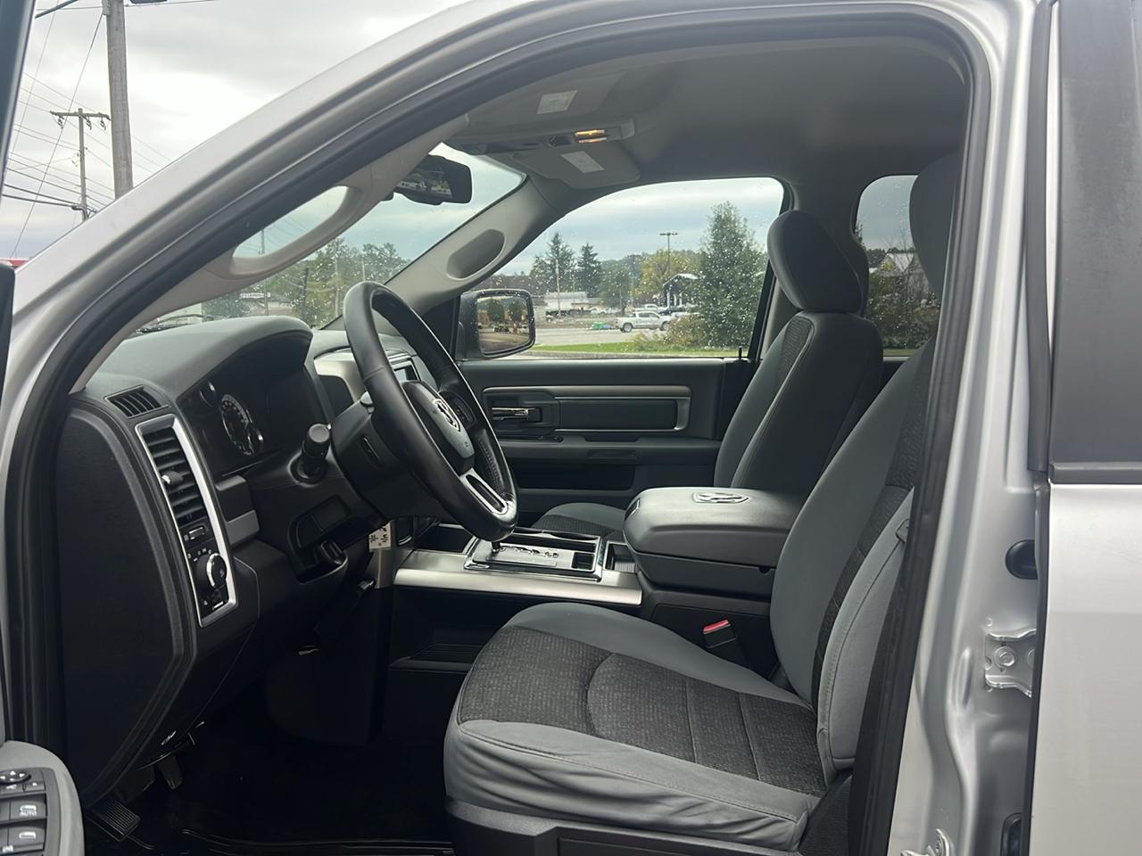 RAM 1500 4WD Crew Cab 140.5" Big Horn 2013