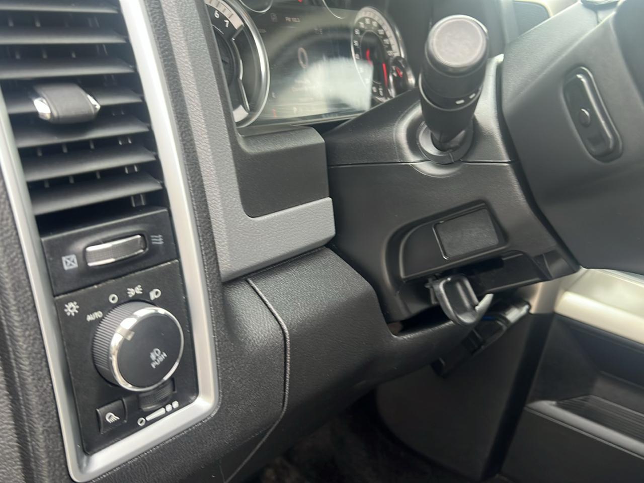 RAM 1500 4WD Crew Cab 140.5" Big Horn 2013
