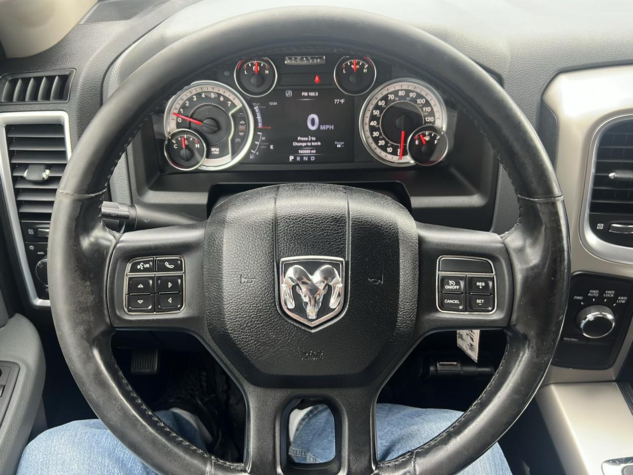 RAM 1500 4WD Crew Cab 140.5" Big Horn 2013