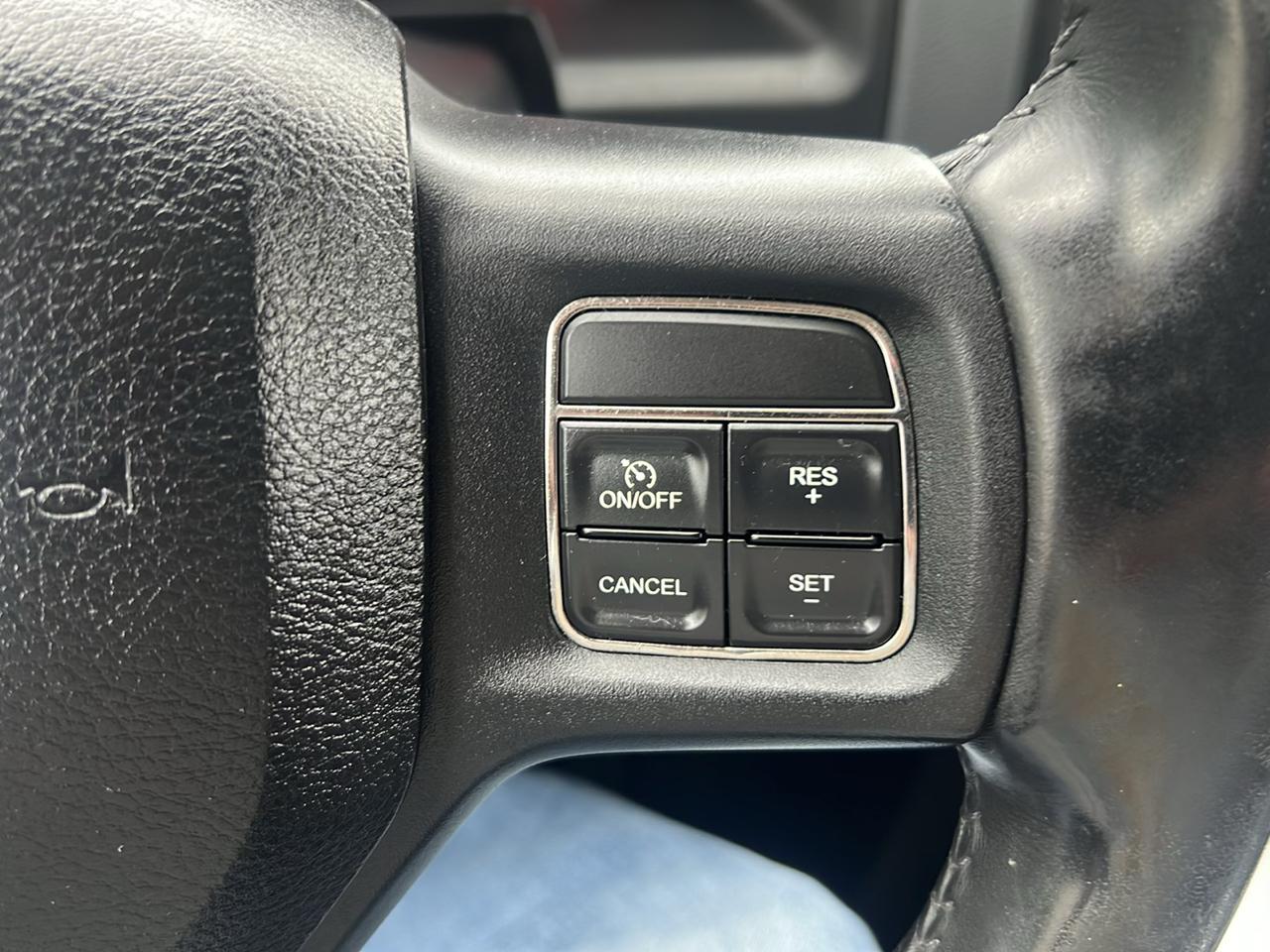 RAM 1500 4WD Crew Cab 140.5" Big Horn 2013