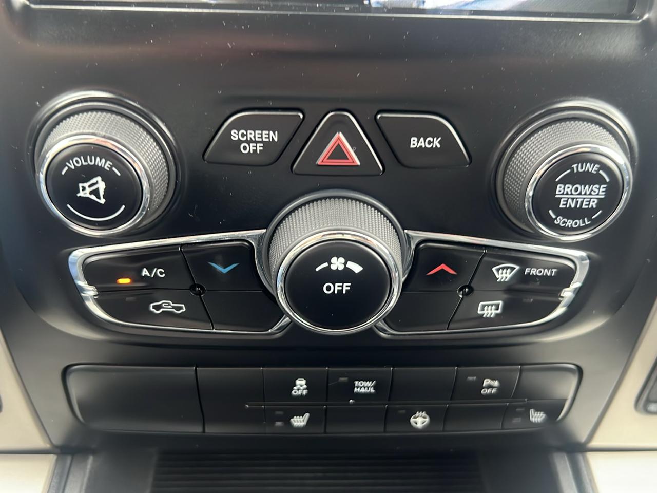 RAM 1500 4WD Crew Cab 140.5" Big Horn 2013
