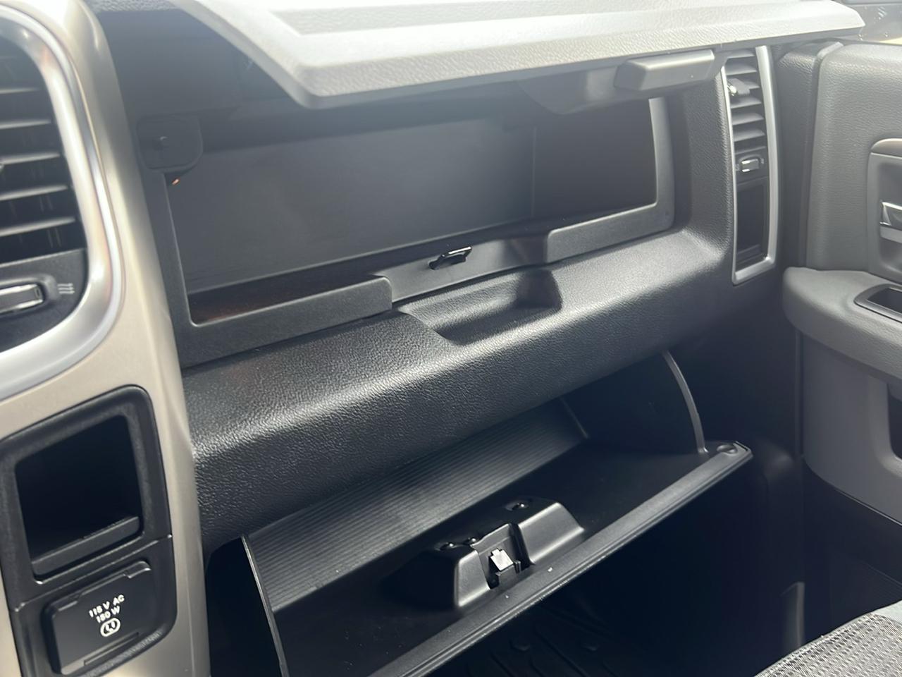 RAM 1500 4WD Crew Cab 140.5" Big Horn 2013