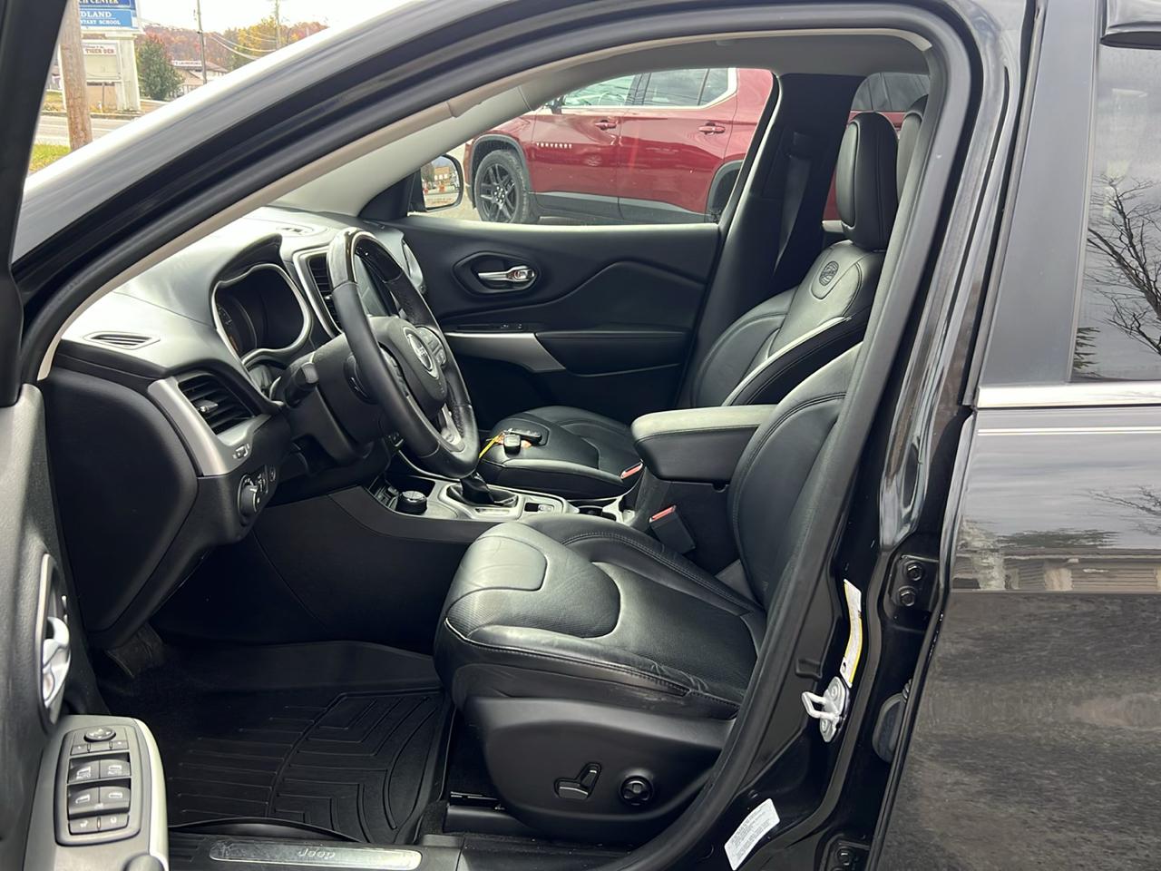 Jeep Cherokee 4WD 4dr Overland 2016