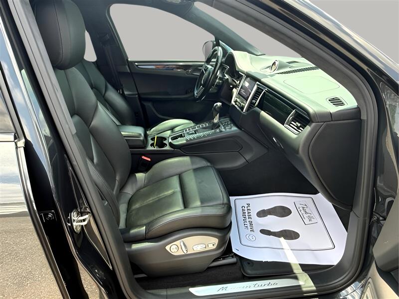 Porsche Macan Turbo 2017 Porsche Macan Turbo 2017