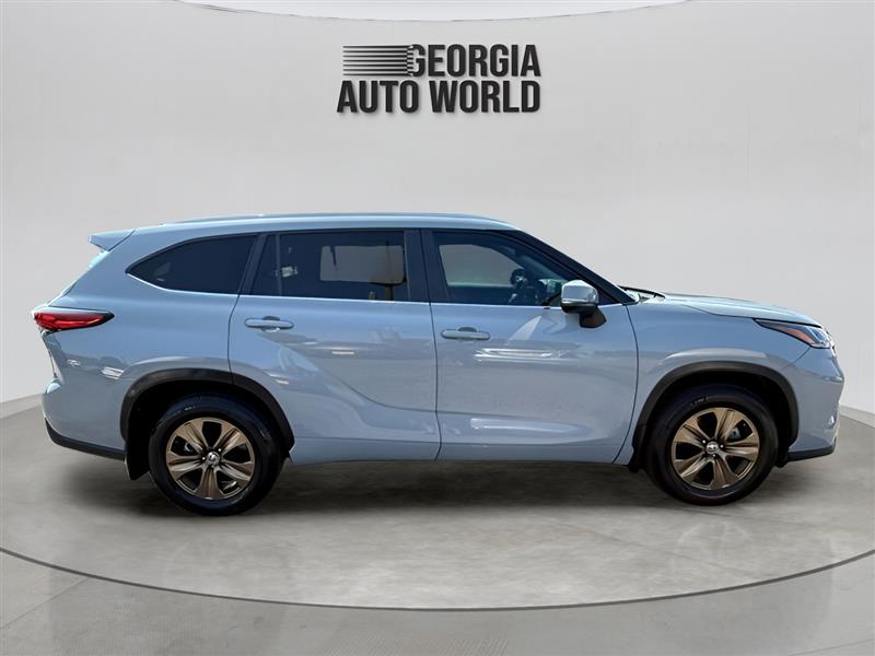 Toyota Highlander Hybrid Bronze Edition 2023 Toyota Highlander Hybrid Bronze Edition 2023