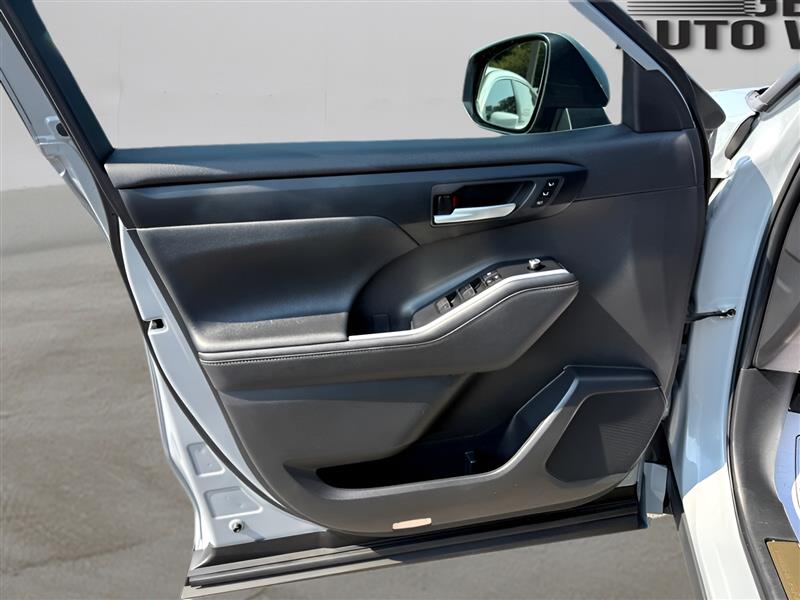 Toyota Highlander Hybrid Bronze Edition 2023 Toyota Highlander Hybrid Bronze Edition 2023