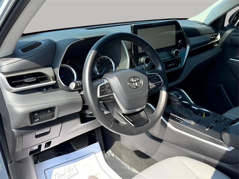 Toyota Highlander Hybrid Bronze Edition 2023 Toyota Highlander Hybrid Bronze Edition 2023