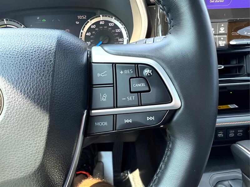 Toyota Highlander Hybrid Bronze Edition 2023 Toyota Highlander Hybrid Bronze Edition 2023