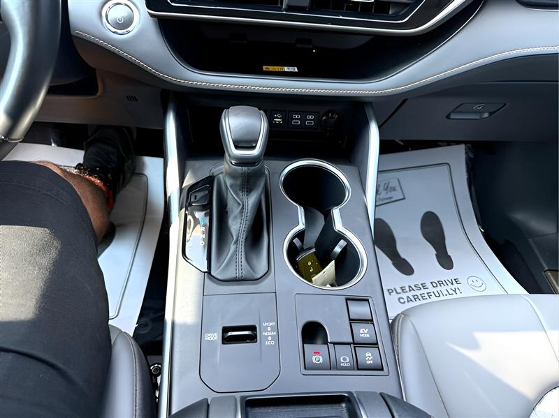 Toyota Highlander Hybrid Bronze Edition 2023 Toyota Highlander Hybrid Bronze Edition 2023