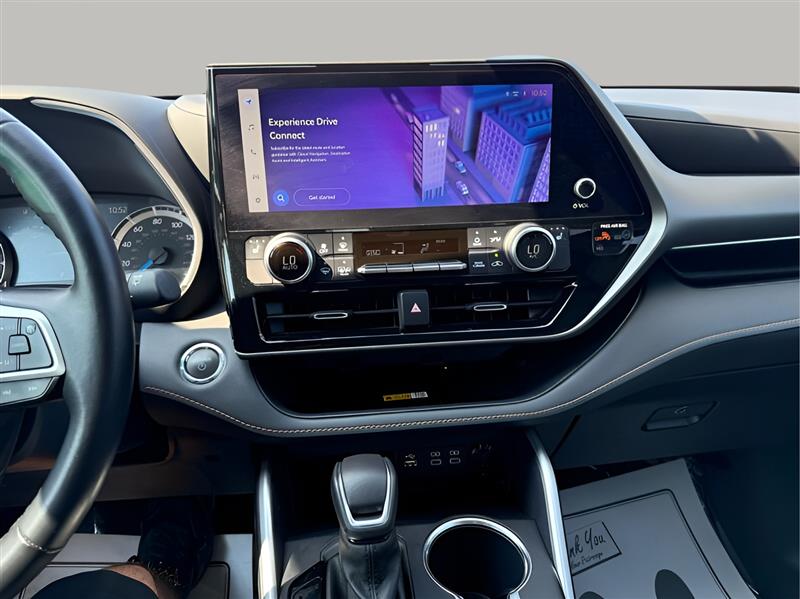 Toyota Highlander Hybrid Bronze Edition 2023 Toyota Highlander Hybrid Bronze Edition 2023