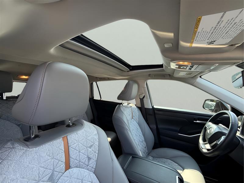 Toyota Highlander Hybrid Bronze Edition 2023 Toyota Highlander Hybrid Bronze Edition 2023