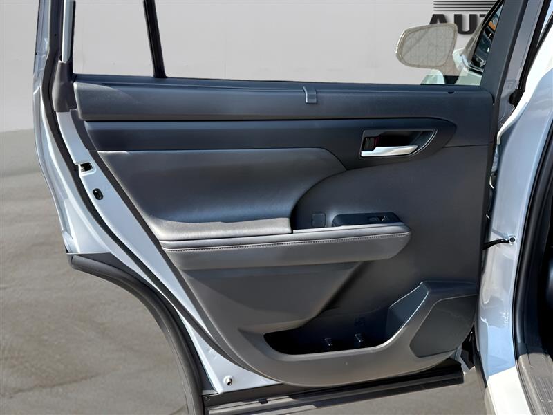 Toyota Highlander Hybrid Bronze Edition 2023 Toyota Highlander Hybrid Bronze Edition 2023