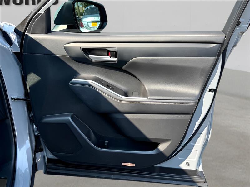 Toyota Highlander Hybrid Bronze Edition 2023 Toyota Highlander Hybrid Bronze Edition 2023