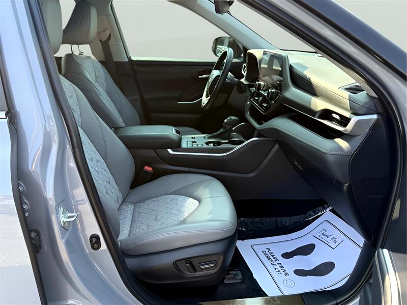 Toyota Highlander Hybrid Bronze Edition 2023 Toyota Highlander Hybrid Bronze Edition 2023