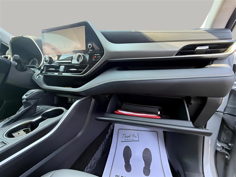 Toyota Highlander Hybrid Bronze Edition 2023 Toyota Highlander Hybrid Bronze Edition 2023