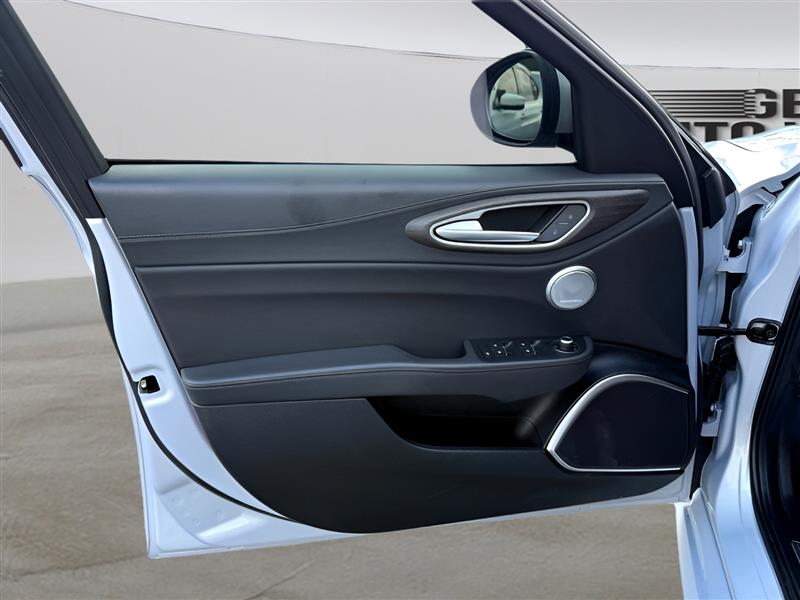 Alfa Romeo Giulia Ti 2022 Alfa Romeo Giulia Ti 2022