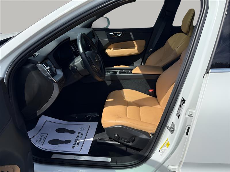 Volvo XC60 T5 Momentum AWD 2020 Volvo XC60 T5 Momentum AWD 2020