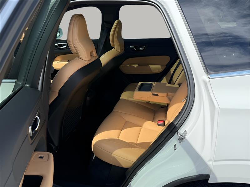 Volvo XC60 T5 Momentum AWD 2020 Volvo XC60 T5 Momentum AWD 2020