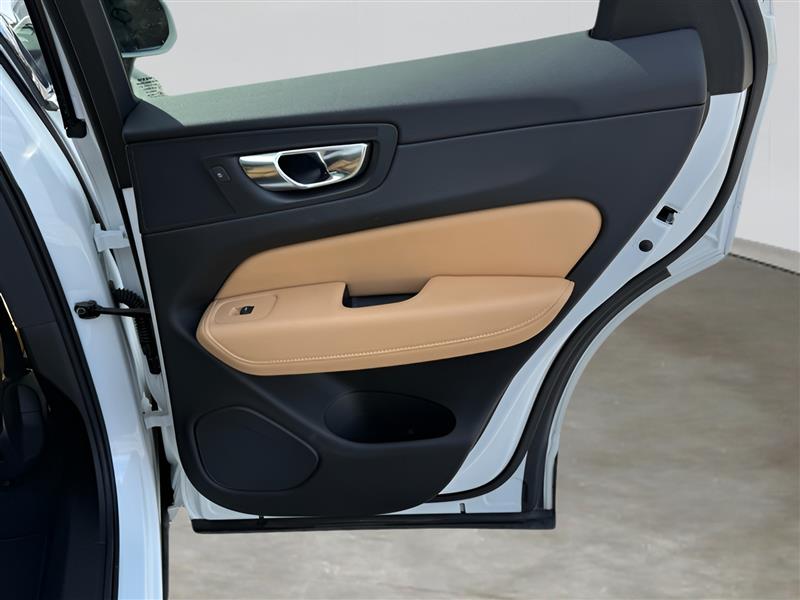 Volvo XC60 T5 Momentum AWD 2020 Volvo XC60 T5 Momentum AWD 2020