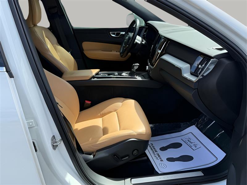 Volvo XC60 T5 Momentum AWD 2020 Volvo XC60 T5 Momentum AWD 2020