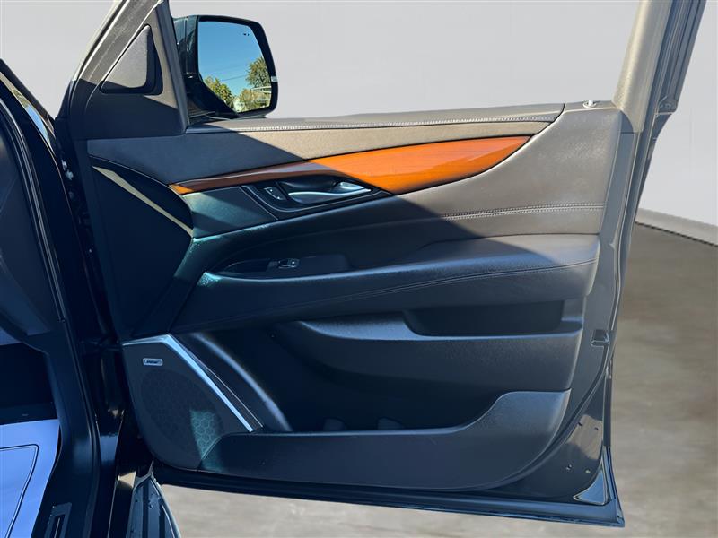 Cadillac Escalade ESV 2WD Luxury 2018 Cadillac Escalade ESV 2WD Luxury 2018