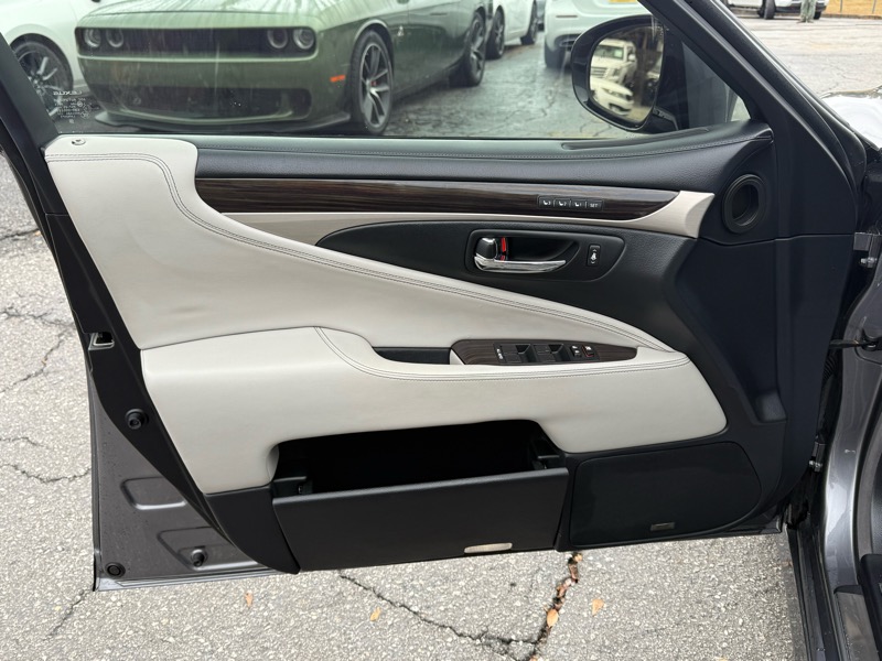 Lexus LS 460 Luxury Sedan AWD 2013 Lexus LS 460 Luxury Sedan AWD 2013