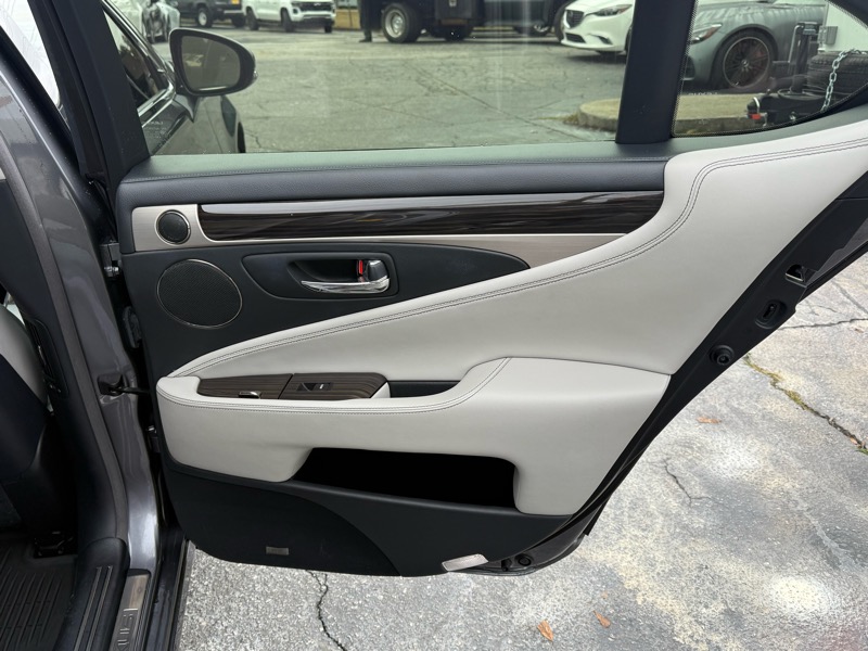 Lexus LS 460 Luxury Sedan AWD 2013 Lexus LS 460 Luxury Sedan AWD 2013