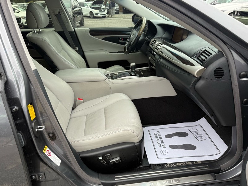 Lexus LS 460 Luxury Sedan AWD 2013 Lexus LS 460 Luxury Sedan AWD 2013