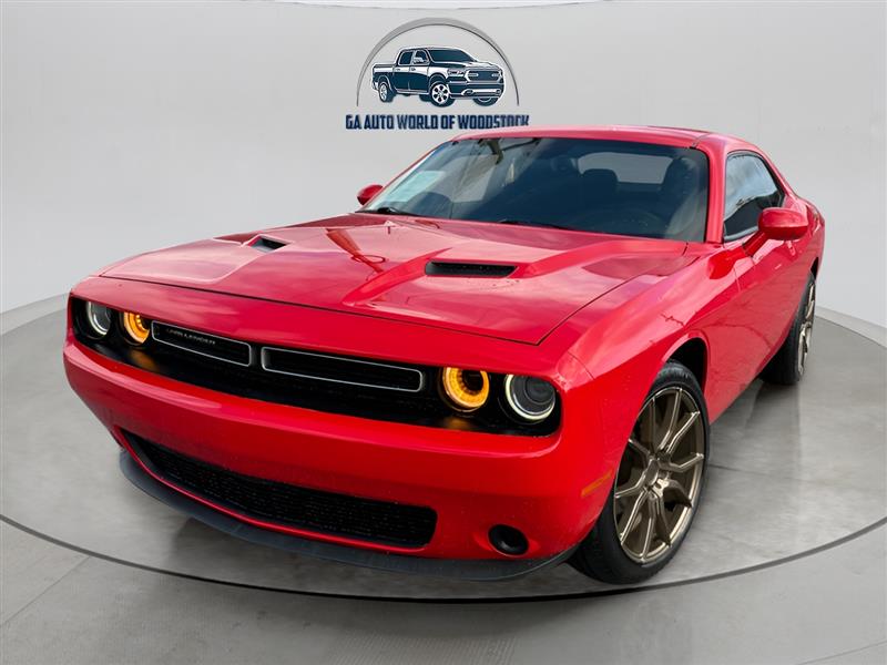 2015 Dodge Challenger SXT's photo