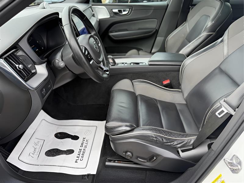 Volvo XC60 B6 R-Design AWD 2022