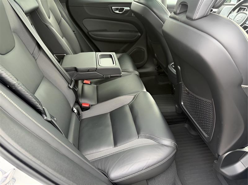 Volvo XC60 B6 R-Design AWD 2022