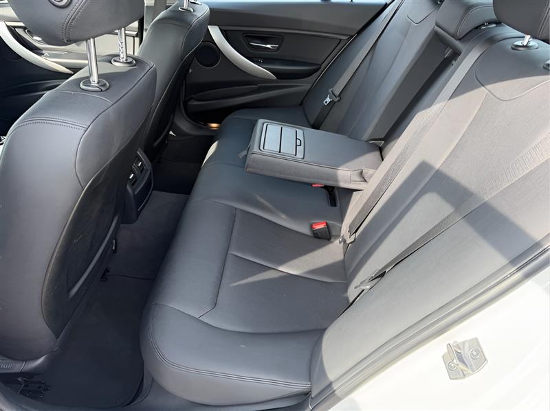 BMW 3-Series 320i Sedan 2018