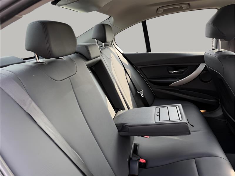 BMW 3-Series 320i Sedan 2018