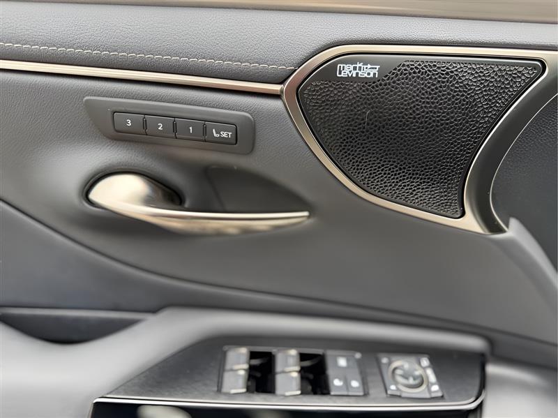 Lexus ES 350 F SPORT 2023